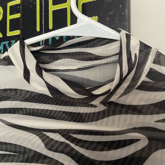 Cropped Zebra mesh top//size small - Picture 3 of 3